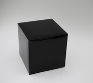 Spaceland, 2014 - cube réalisé en papier photographique couleur, C-print, 45,7 x 30,5 x 30,5 cm